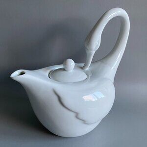 Abbott Trumpeter Graceful Swan Bone White China Teapot